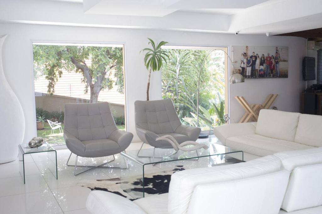 Luxury Upmarket Guesthouse 20 On 4Th Rustenburg Kültér fotó