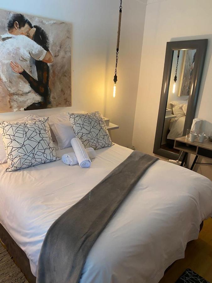 Luxury Upmarket Guesthouse 20 On 4Th Rustenburg Kültér fotó