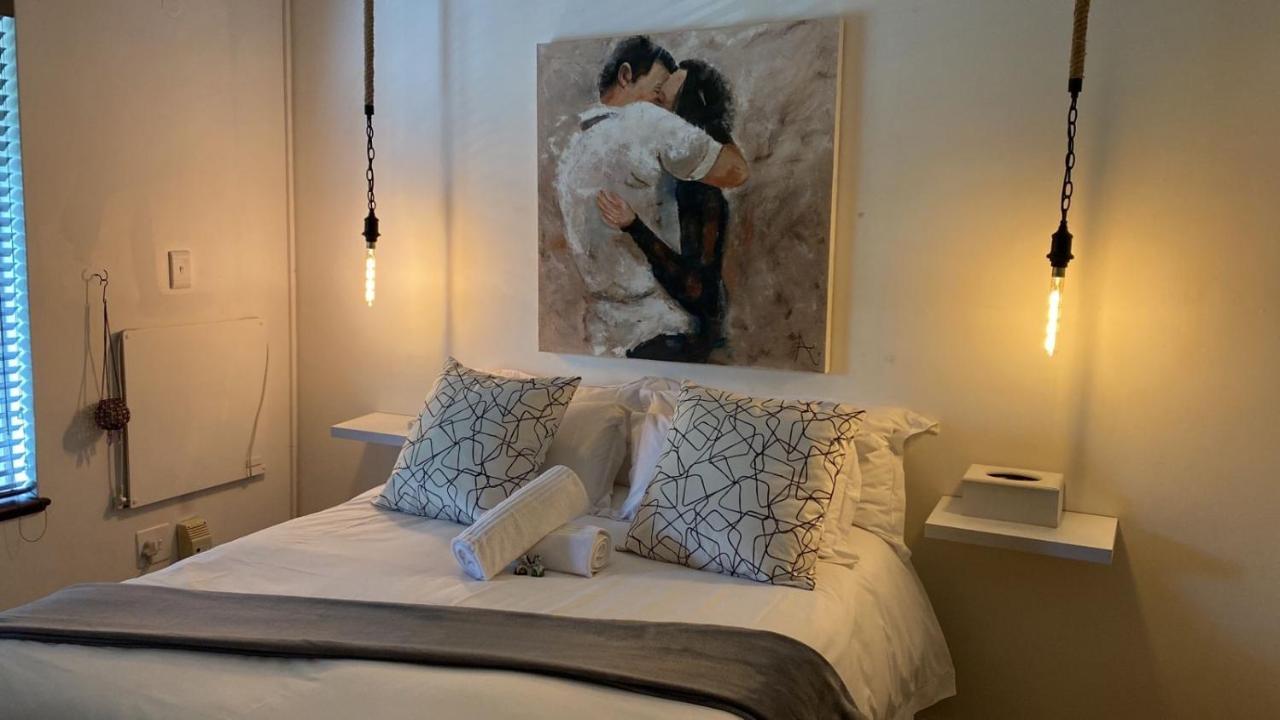 Luxury Upmarket Guesthouse 20 On 4Th Rustenburg Kültér fotó