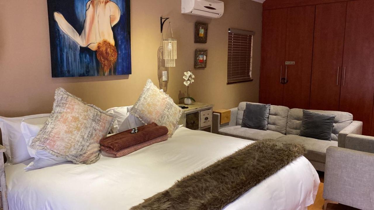 Luxury Upmarket Guesthouse 20 On 4Th Rustenburg Kültér fotó