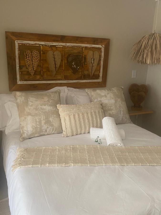 Luxury Upmarket Guesthouse 20 On 4Th Rustenburg Kültér fotó