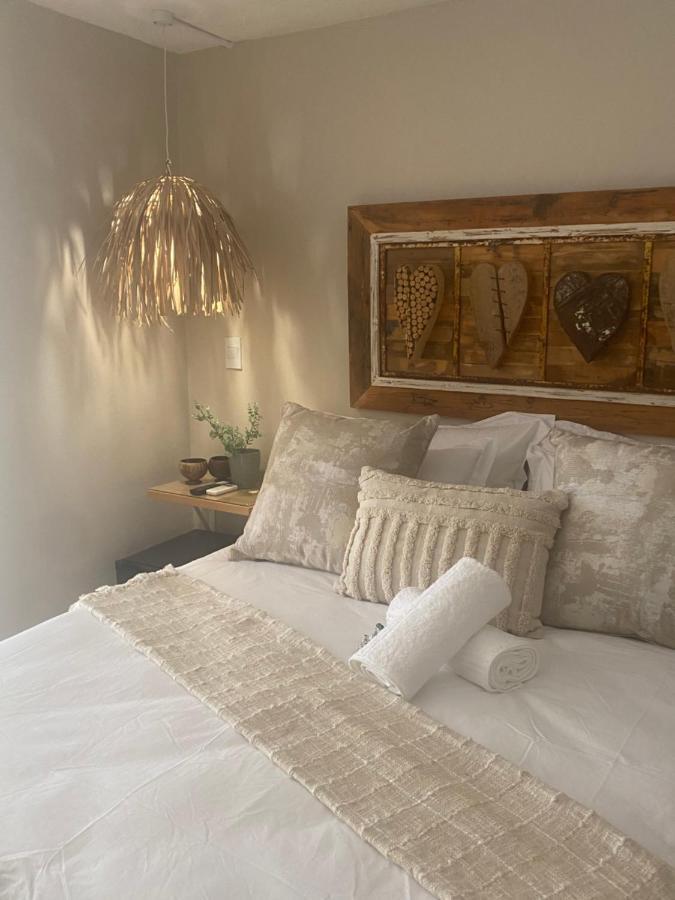 Luxury Upmarket Guesthouse 20 On 4Th Rustenburg Kültér fotó