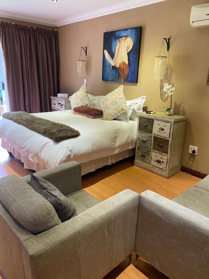 Luxury Upmarket Guesthouse 20 On 4Th Rustenburg Kültér fotó