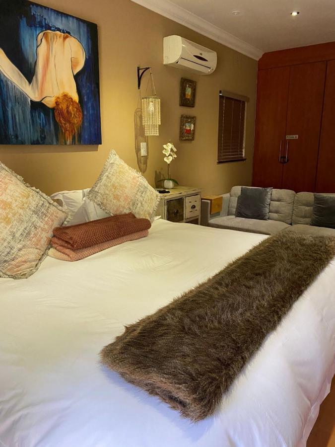 Luxury Upmarket Guesthouse 20 On 4Th Rustenburg Kültér fotó