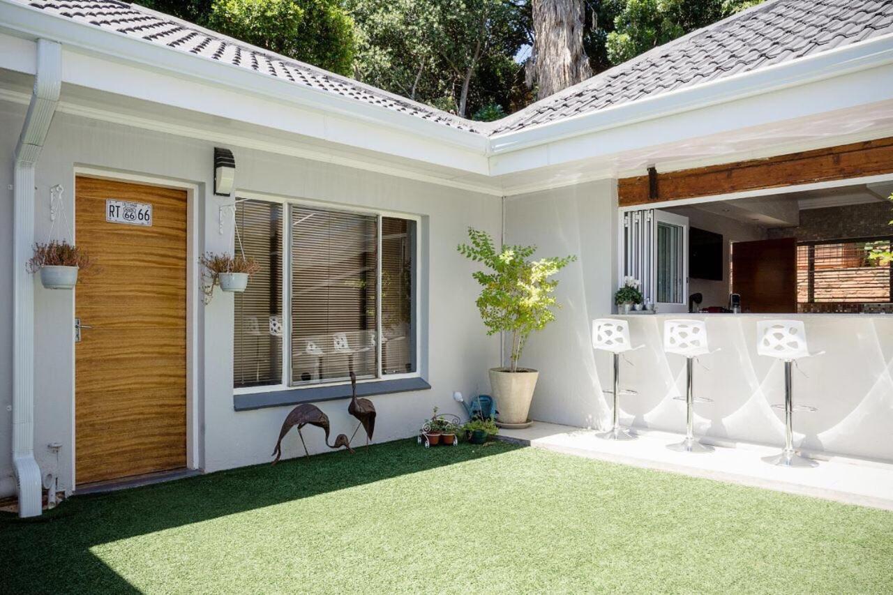 Luxury Upmarket Guesthouse 20 On 4Th Rustenburg Kültér fotó