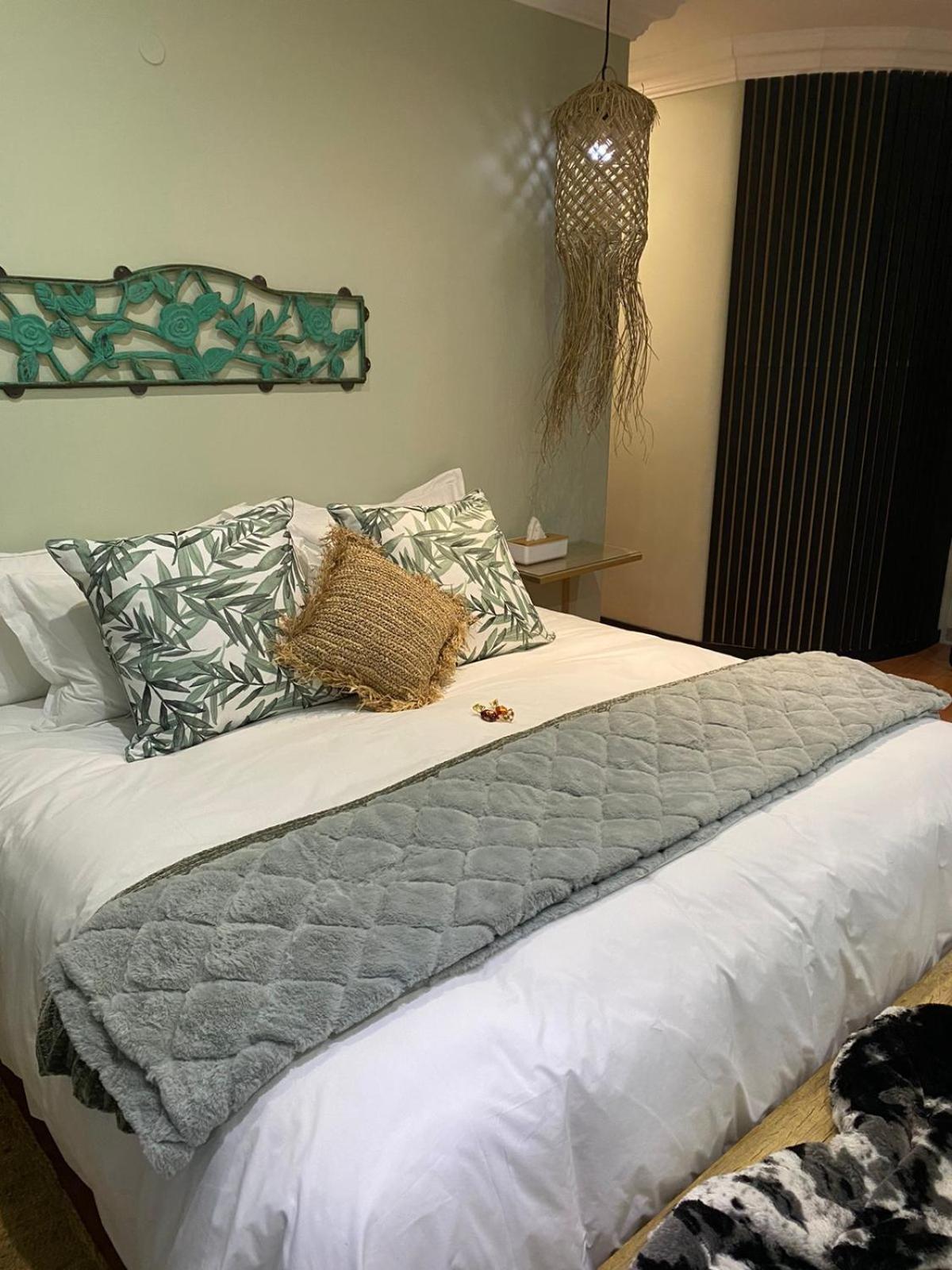Luxury Upmarket Guesthouse 20 On 4Th Rustenburg Kültér fotó