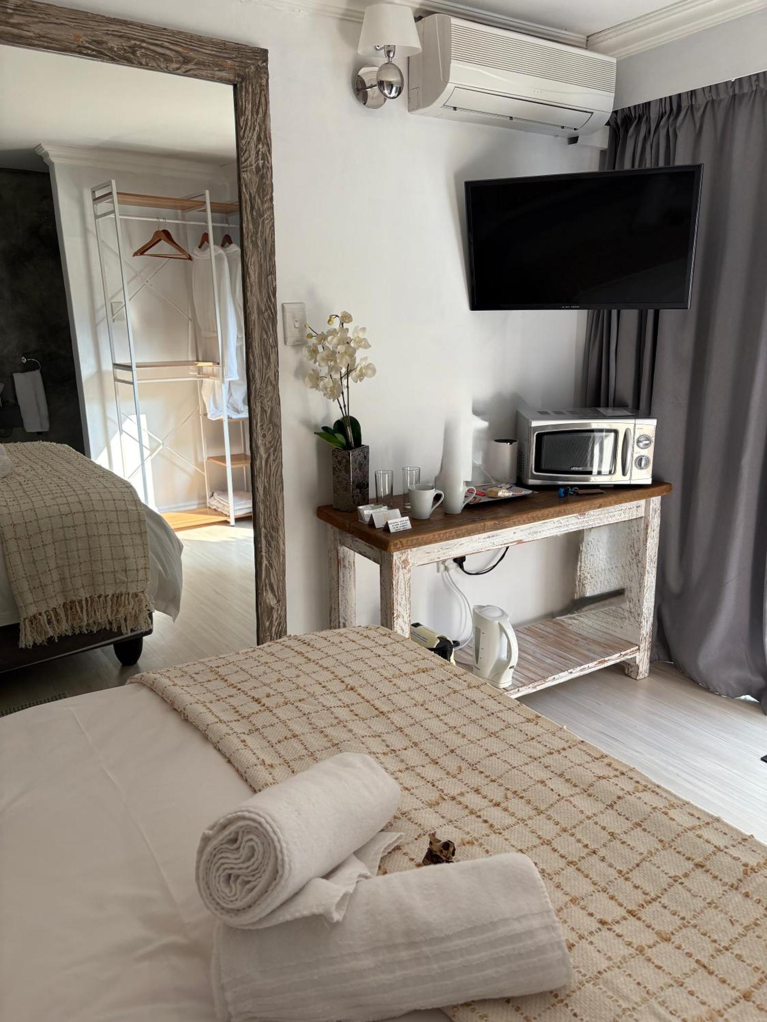 Luxury Upmarket Guesthouse 20 On 4Th Rustenburg Kültér fotó
