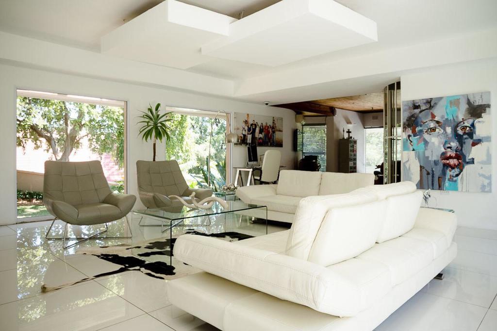 Luxury Upmarket Guesthouse 20 On 4Th Rustenburg Kültér fotó